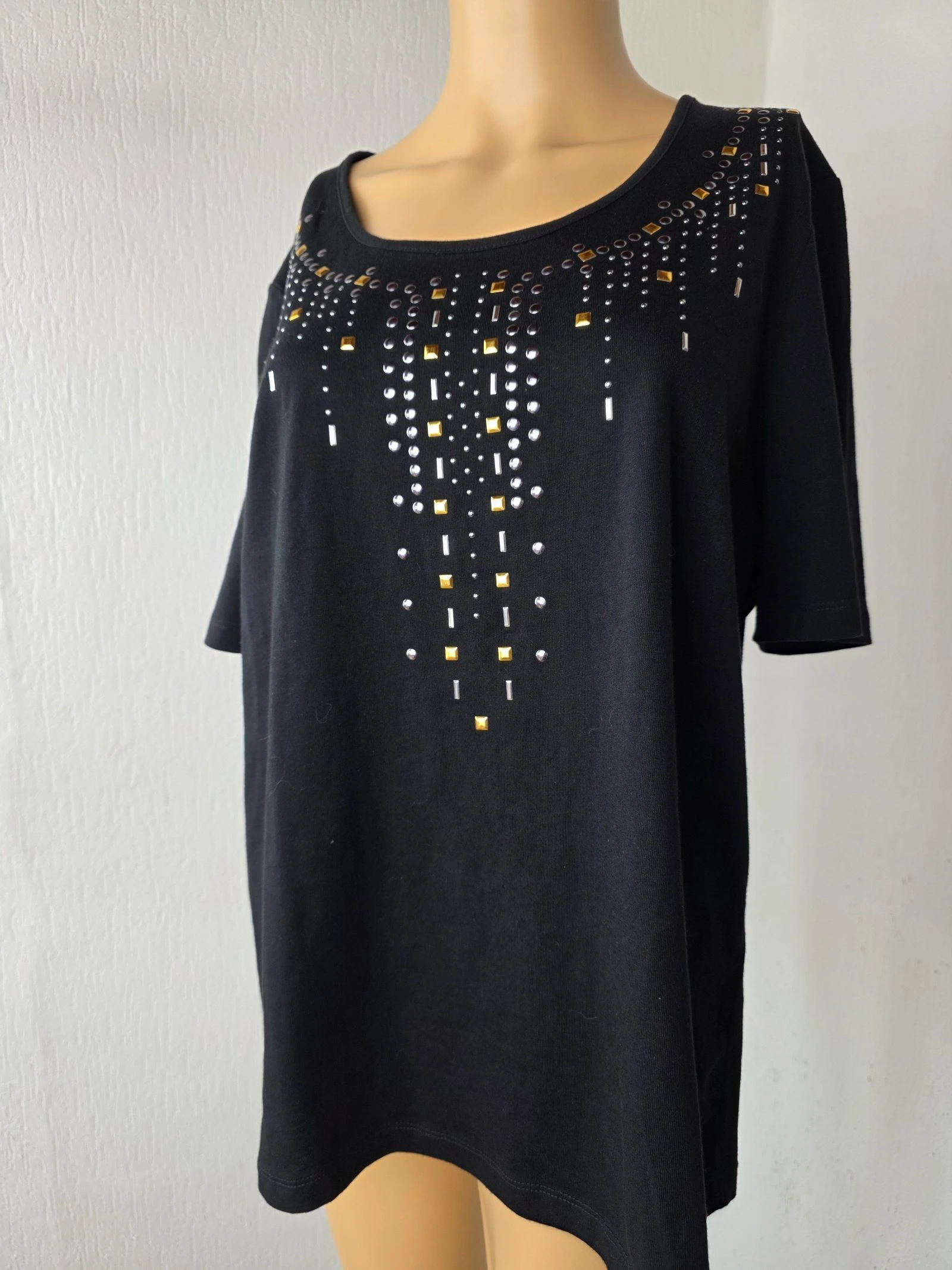 Anne Weyburn beaded and studded black t-shirt fits a 44 – photo 3